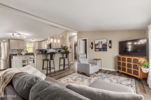 2208 Estrella Rd, Phoenix AZ 85087-8179 exterior