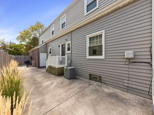 349 Arlington Ave, Elmhurst IL 60126-3546 exterior