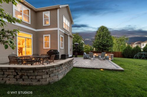 814 Bittersweet Ln, Joliet IL 60404-9524 exterior