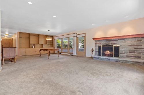 6720 Yates Rd, Milwaukee WI 53217-3943 exterior