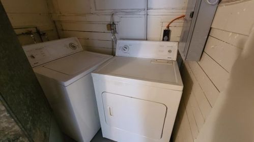 275 Oak Dr, Moon Twp PA  15108-1324 exterior