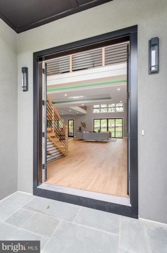 1520 Brookhaven Dr, Mc Lean VA  22101-4127 exterior