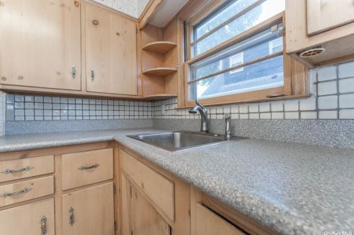 131 Bucknell Rd, Valley Stream NY 11580-5329 exterior