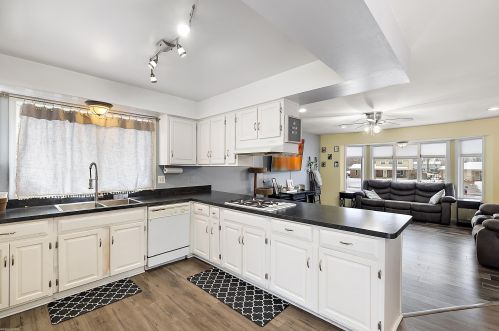 48229 Mallard Dr, New Baltimore MI 48047-2286 exterior