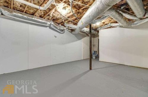 6160 Heards Creek Dr, Atlanta GA  30328-3635 exterior