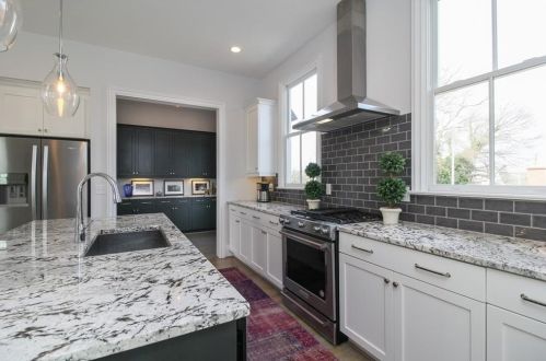 582 Bismark Rd, Atlanta GA 30324-4101 exterior