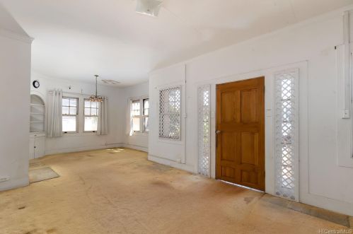 702 10 Ave, Honolulu HI 96816-2930 exterior