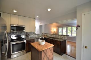 4283 Amber Dr, Saint Paul, MN 55122-2058