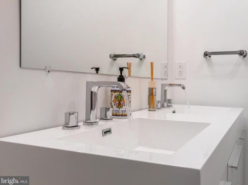 2123 Cumberland St, Philadelphia PA 19125-1718 exterior