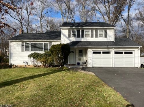 37 Conforti Ave, Town Center NJ  07052-2824 exterior