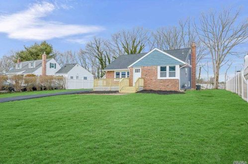 37 Astor Ct, Commack NY 11725-3723 exterior