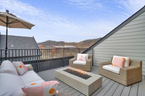 5563 Berlin Way, Pittsburgh PA  15201 exterior