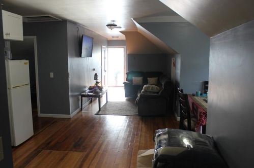 556 Elm St, Woonsocket RI 02895-3508 exterior