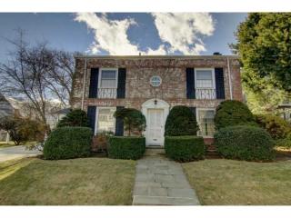 99 Fosdyke St, Providence, RI 02906-3537