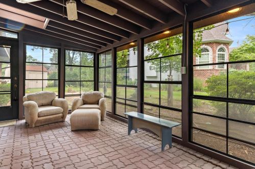 1306 Fawnvalley Dr, Saint Louis MO 63131-3921 exterior