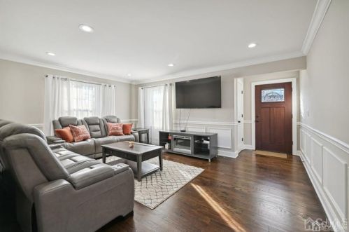 405 Prospect Ave, Green Brook NJ  08812-1529 exterior