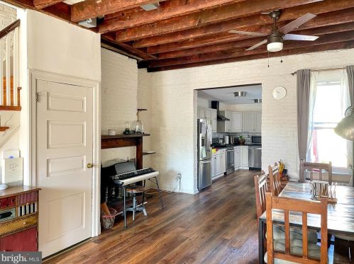 940 4th St, Philadelphia PA  19147-4104 exterior