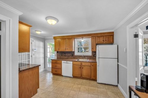 34 Powell Ave, Springfield MA 01118-2165 exterior