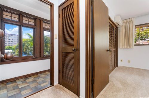 1572 Kalakaua Ave, Honolulu HI  96826-2401 exterior