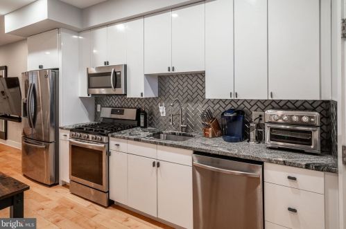 619 Clarion St, Philadelphia PA  19147-1834 exterior