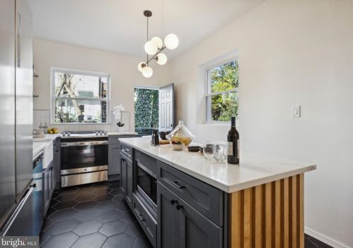 5527 Hazel Ave, Philadelphia PA 19143-1911 exterior