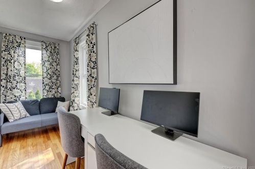 26 Ohear Ave, Enfield CT 06082-3635 exterior