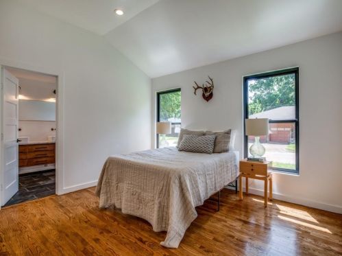 570 Hambrick Rd, Dallas TX  75218-1745 exterior