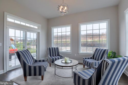 453 Delp Rd, Lancaster PA 17601-2915 exterior