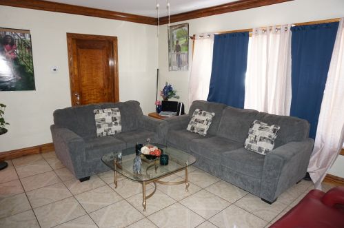 1121 Chestnut St, Waukegan IL 60085-3805 exterior