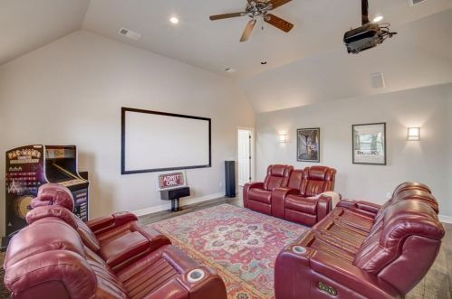 11513 Firethorn Ct, Austin TX 78732-2231 exterior