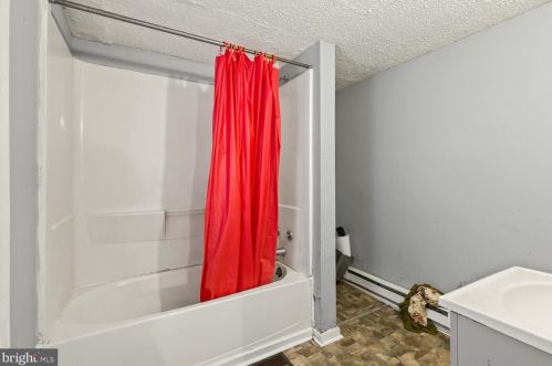 64 Locust St, Lancaster PA 17602-3635 exterior