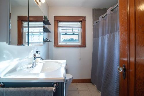 45 Grover St, Providence RI 02909-5209 exterior