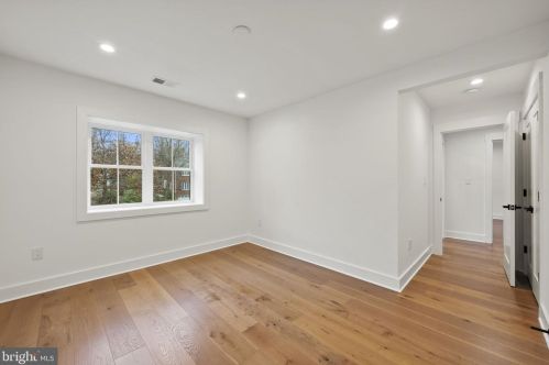 2706 Valley Dr, Alexandria VA  22302-2845 exterior