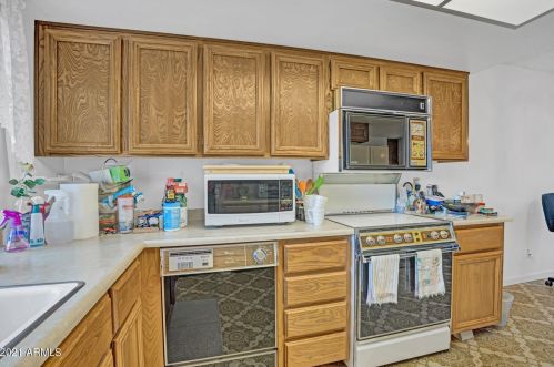 14223 2 Ave, Phoenix AZ 85023-6460 exterior