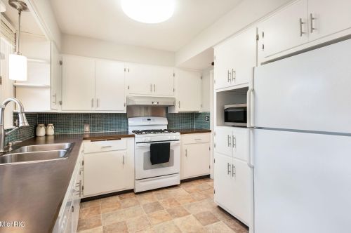 1953 Evergreen St, Grand Rapids MI 49506-4141 exterior