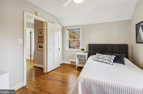 1612 Oakcrest Dr, Alexandria VA 22302-2337 exterior