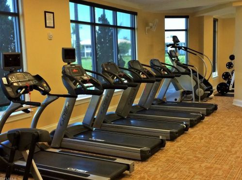 4931 Cerromar Dr, Naples FL 34112-7920 exterior