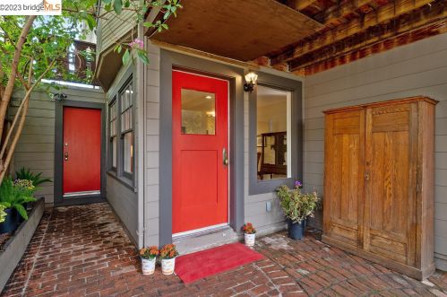 2122 Sacramento St, Berkeley CA 94702-1905 exterior