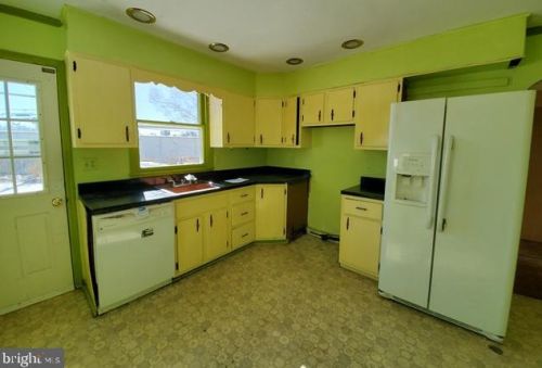 15 Sta Ave, Somerdale NJ 08083-1329 exterior