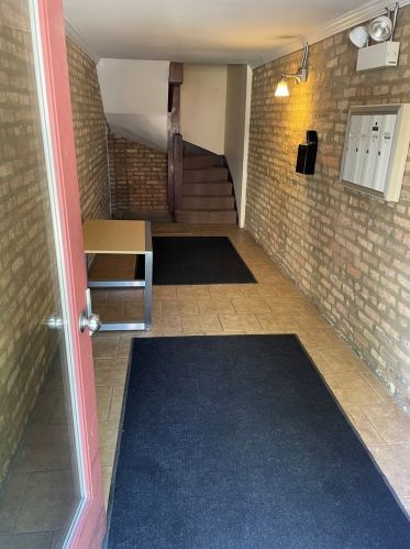 4015 Troy St, Chicago, IL 60618-2418