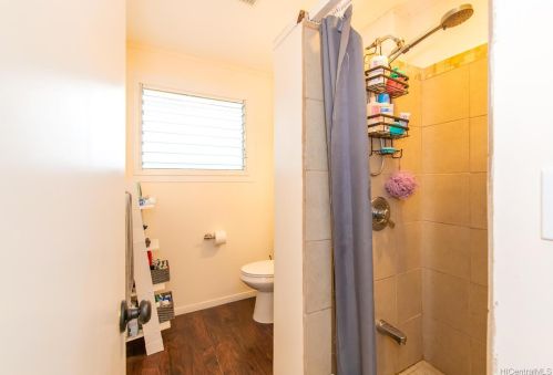 3425 Kalua Rd, Honolulu, HI 96816-2913