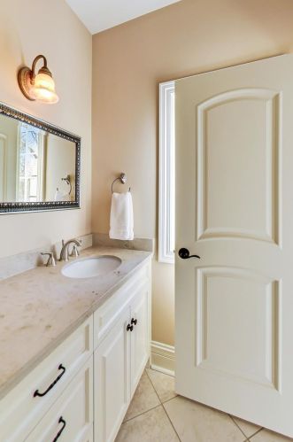 642 Euclid Ave, Elmhurst IL 60126-4338 exterior