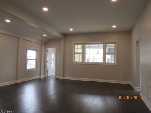 723 6th St, Plainfield NJ 07062-1802 exterior