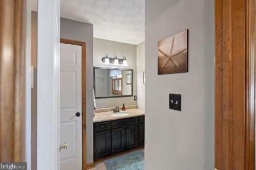 1165 Fox Run Ter, Hanover PA 17331-8742 exterior