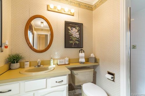 1249 Oakwood Ct, Rochester MI 48307-2539 exterior