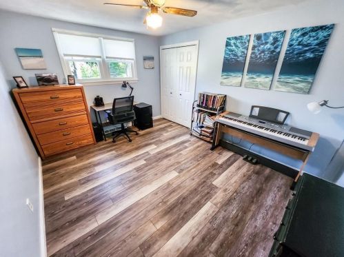 868 Greenville Ave, Providence RI  02919-1324 exterior