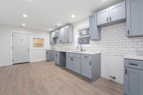 5433 Damen Ave, Chicago IL 60609-5647 exterior