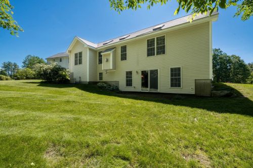 33 Plymouth Dr, Concord, NH 03301-4702