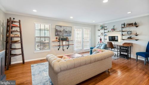 6005 Kestner Cir, Alexandria VA  22315-4834 exterior