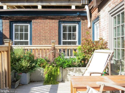 324 Camac St, Philadelphia PA 19140-4214 exterior